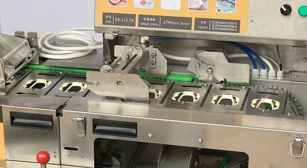 如何清潔和維護(hù)敲蛋機(jī)？